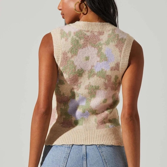 ASTR Floral Sweater Vest In Lilac L - Picture 4 of 8